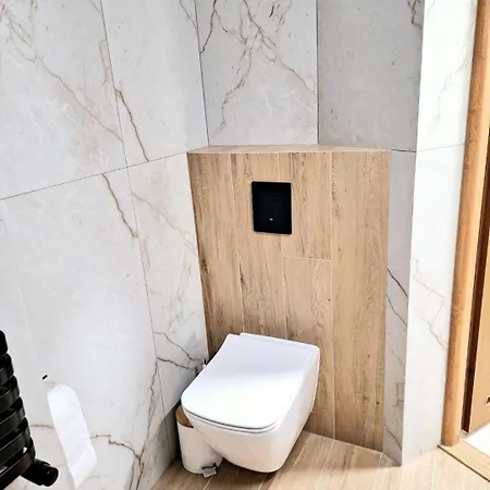 Why Not Bogówka 12a/2 Obok Skoczni